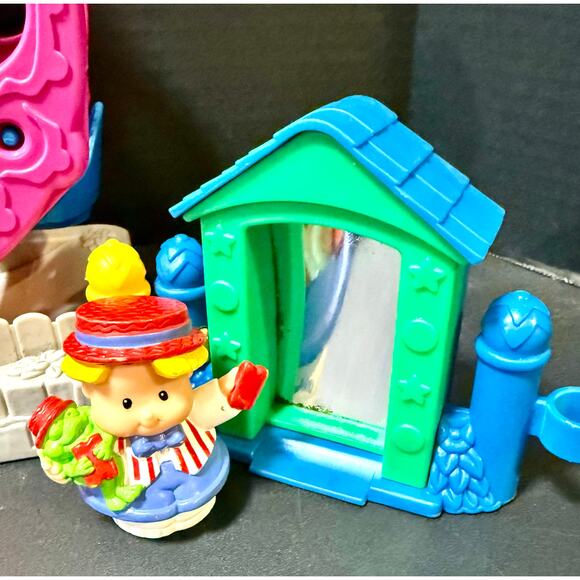 Fisher-Price Little People Musical Ferris Wheel
Works 2003 carnival - Picture 3 of 7